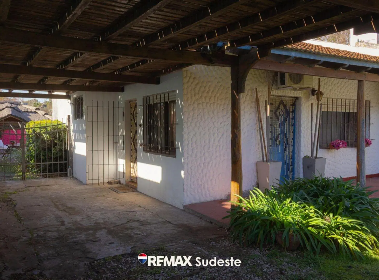 CASA 2 DORMITORIOS CON PILETA APTA CREDITO 4
