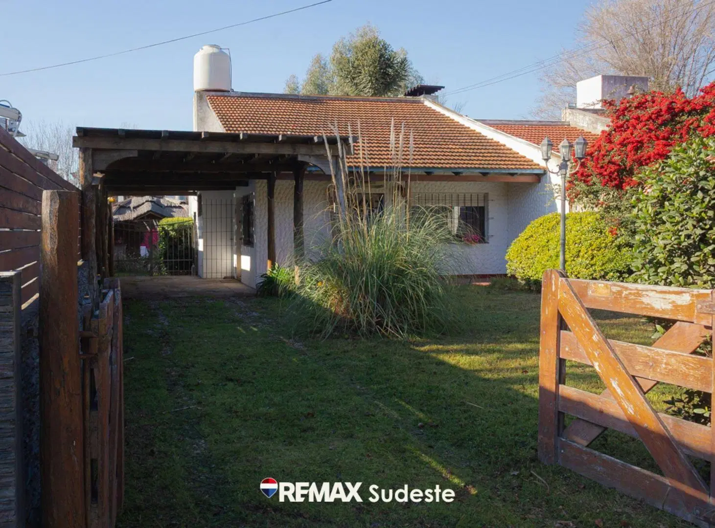CASA 2 DORMITORIOS CON PILETA APTA CREDITO 2