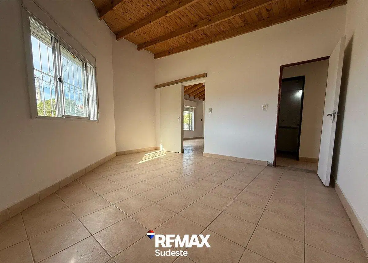 CASA APTA CREDITO ESQUIU Y ESTOMBA 1
