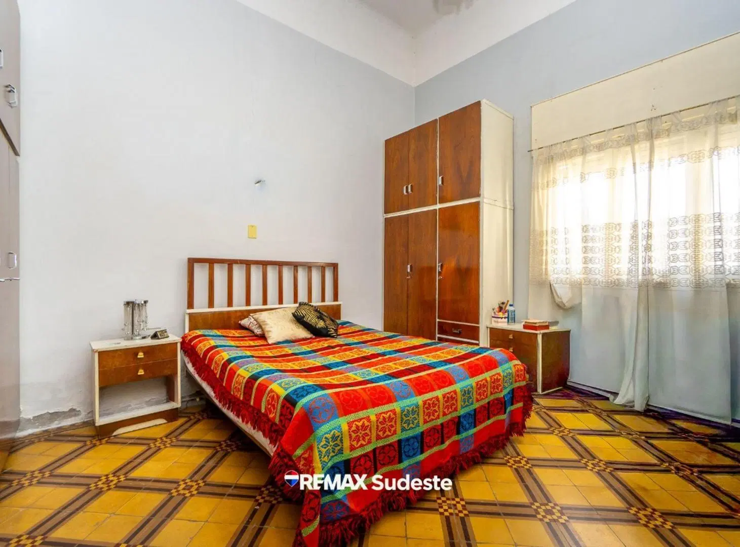 Venta casa dos dormitorios, patio y local 3