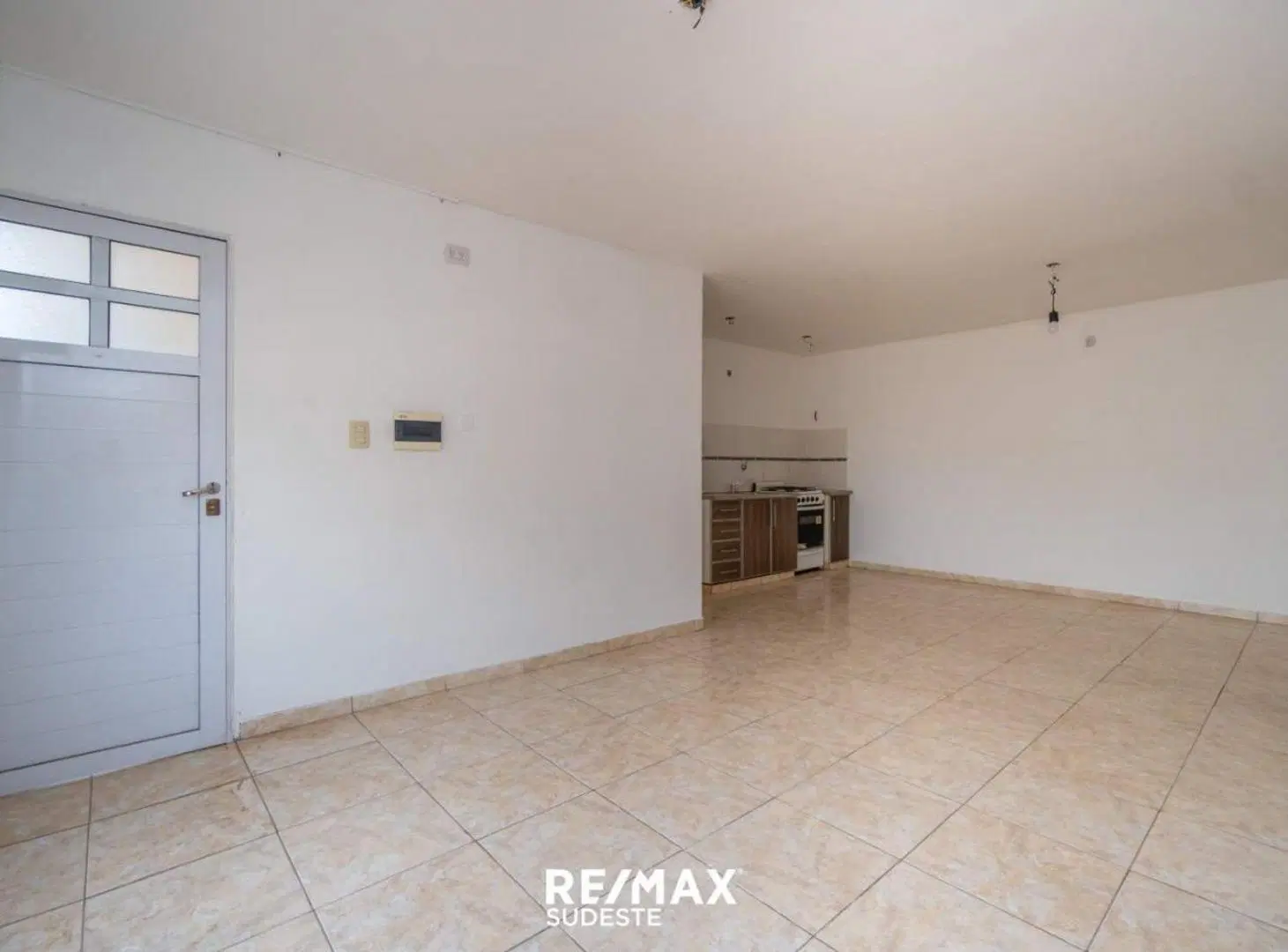 Complejo de 4 DPTOS  Modernos de 1 Dorm.  + lote. 2