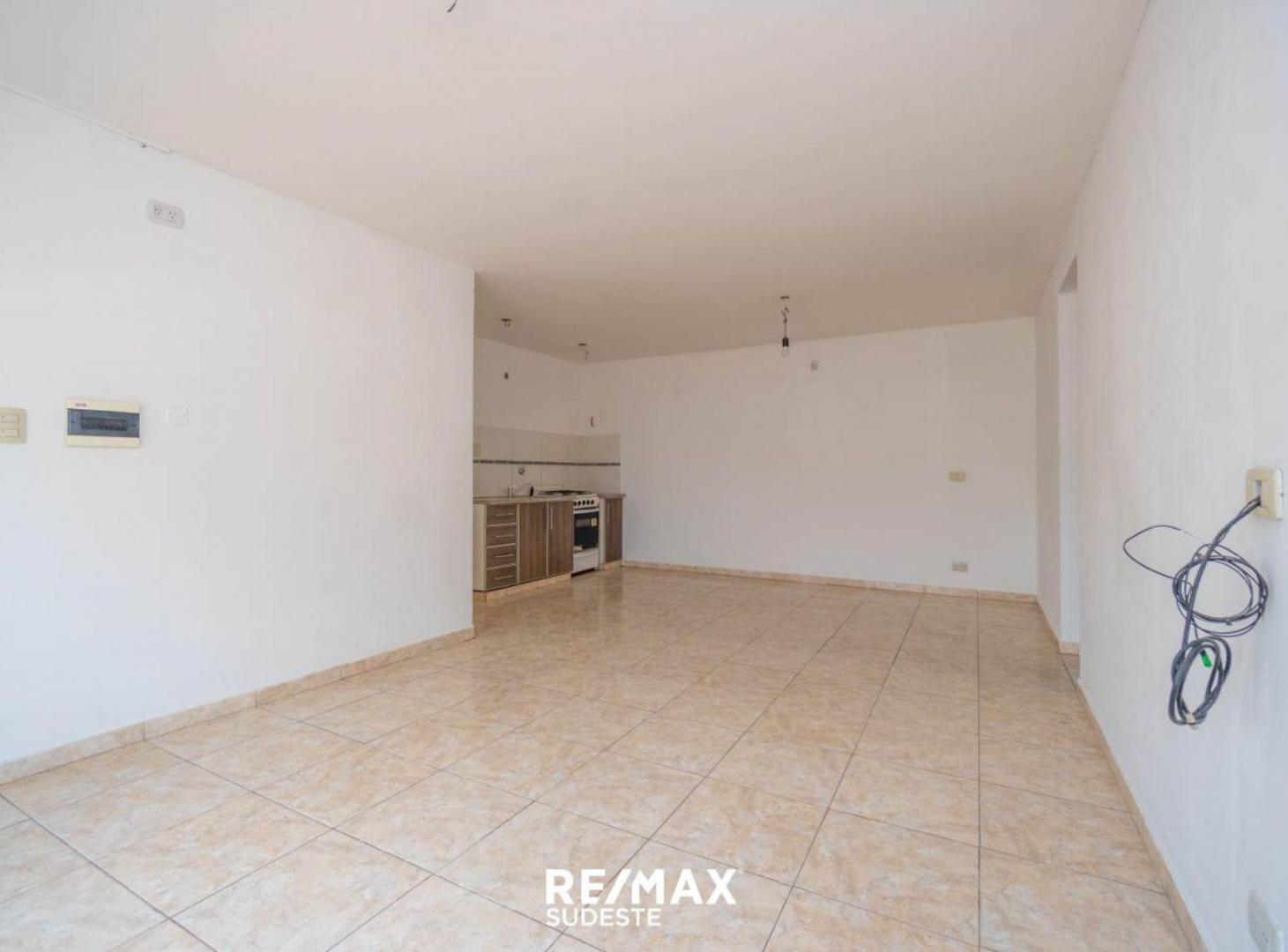 Foto de Complejo de 4 DPTOS Modernos de 1 Dorm. + lote., imagen 3