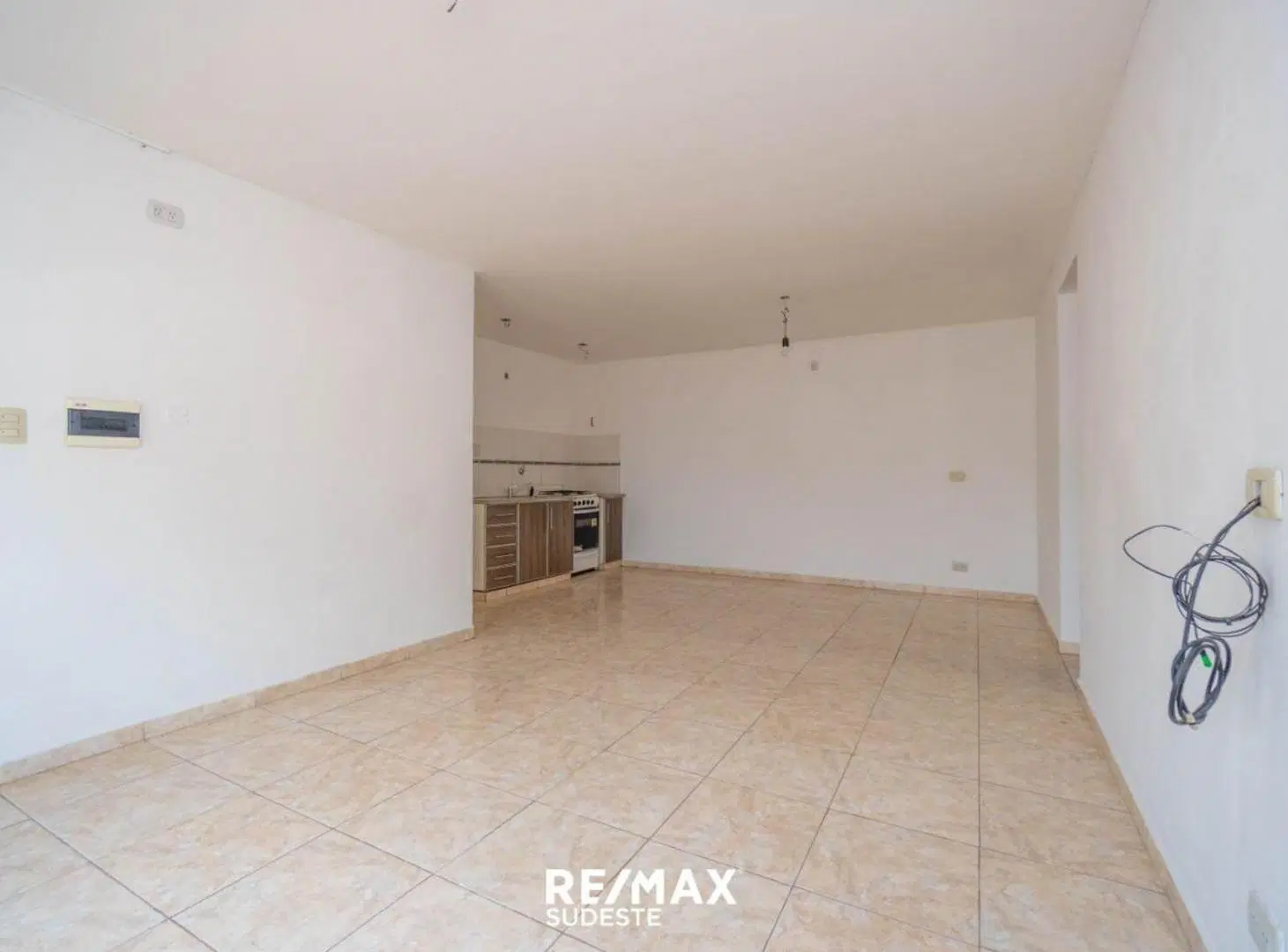 Complejo de 4 DPTOS  Modernos de 1 Dorm.  + lote. 3