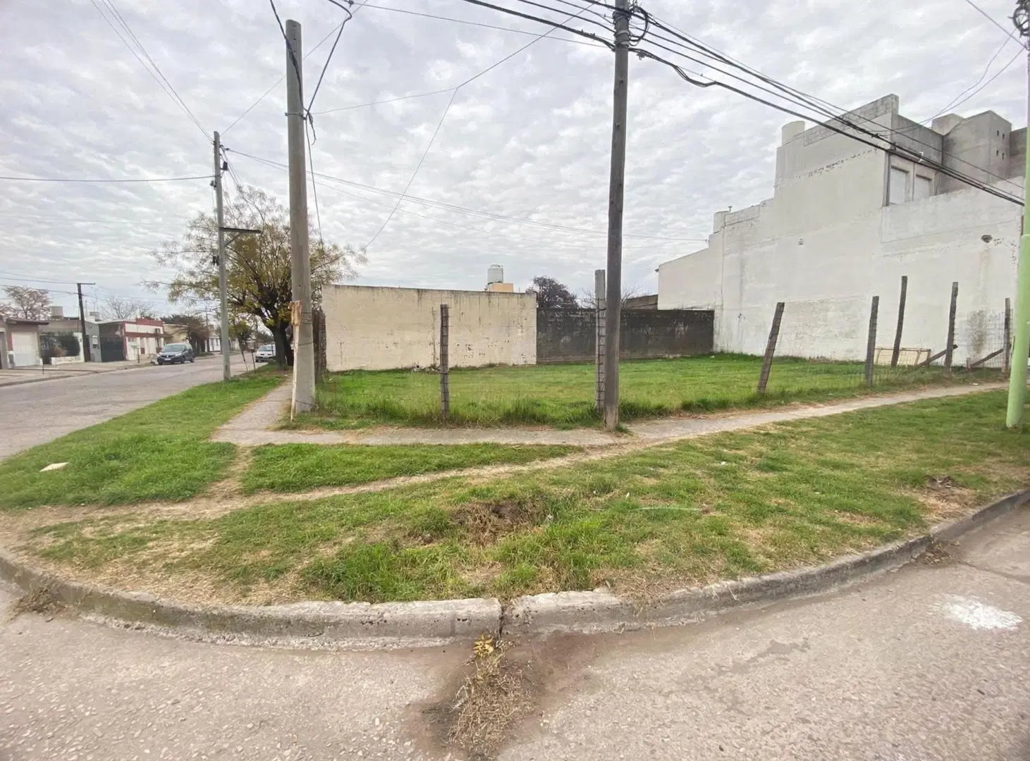 LOTE EN ESQUINA - Falcon esquina Montevideo 5