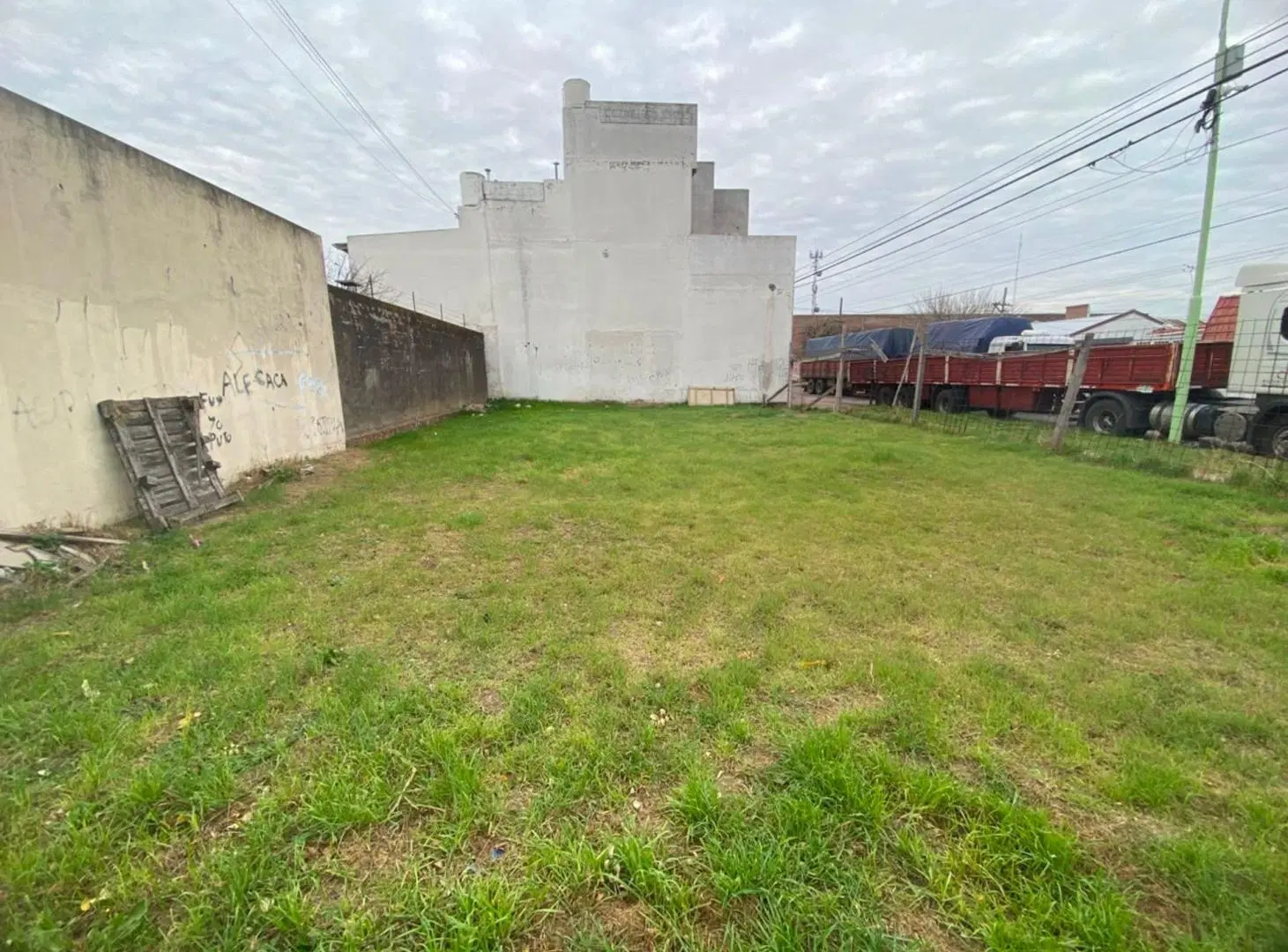 LOTE EN ESQUINA - Falcon esquina Montevideo 2