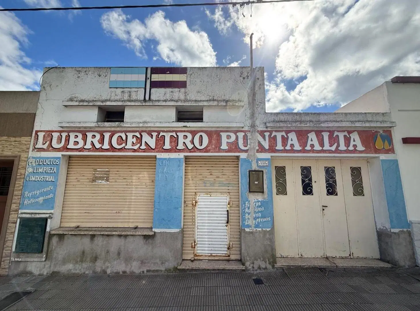Local con casa y patio a reciclar en Patagones 550 2