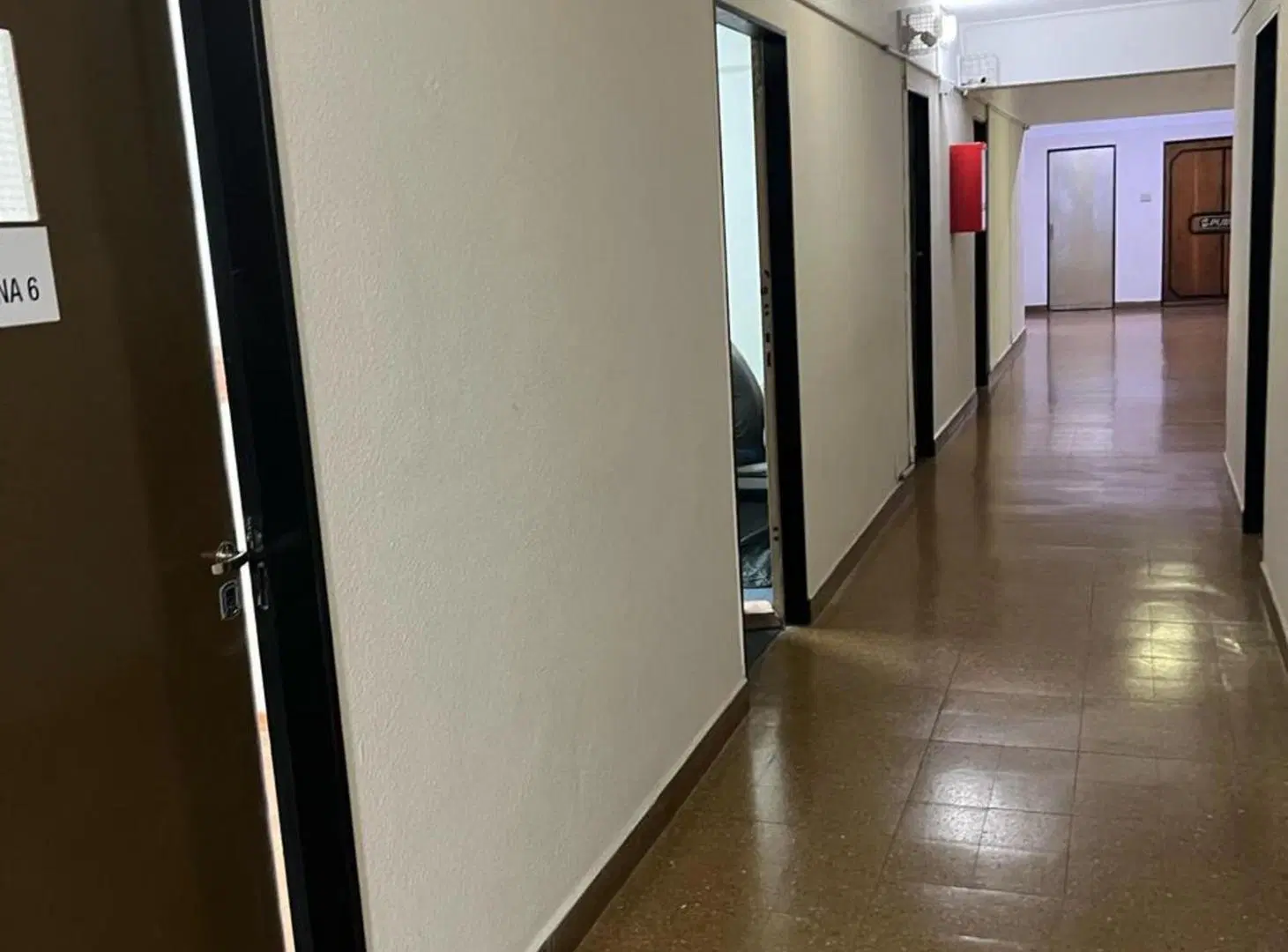 VENTA OFICINA EN GALERIA AMERICANA 1ER P.OFI 10 5