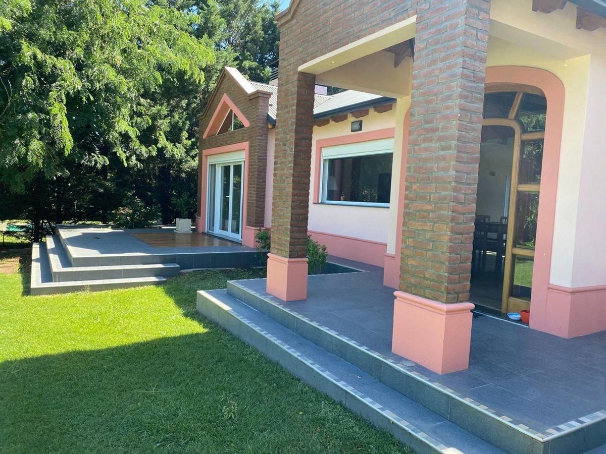 Foto de CASA DE CATEGORIA EN BARRIO LAS LOMITAS., imagen 1