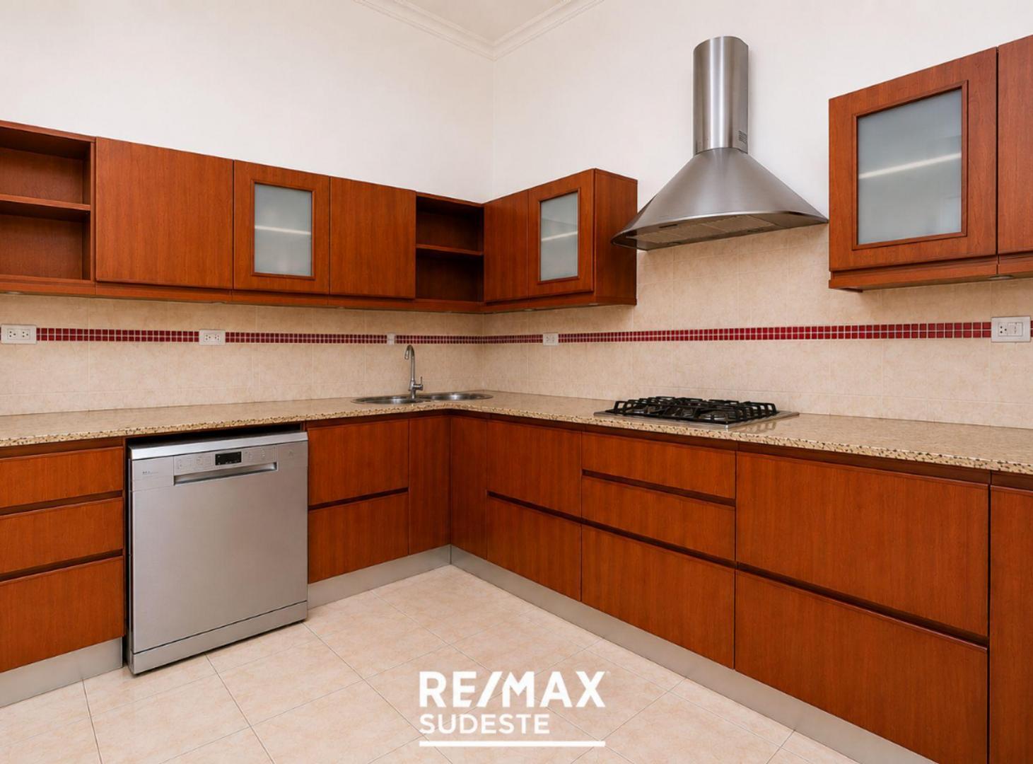 Foto de VENTA CASA 4 DORMITORIOS APTO CREDITO CENTRO, imagen 1