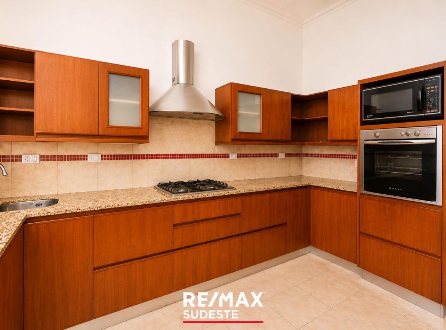 Foto de VENTA CASA 4 DORMITORIOS APTO CREDITO CENTRO, imagen 3