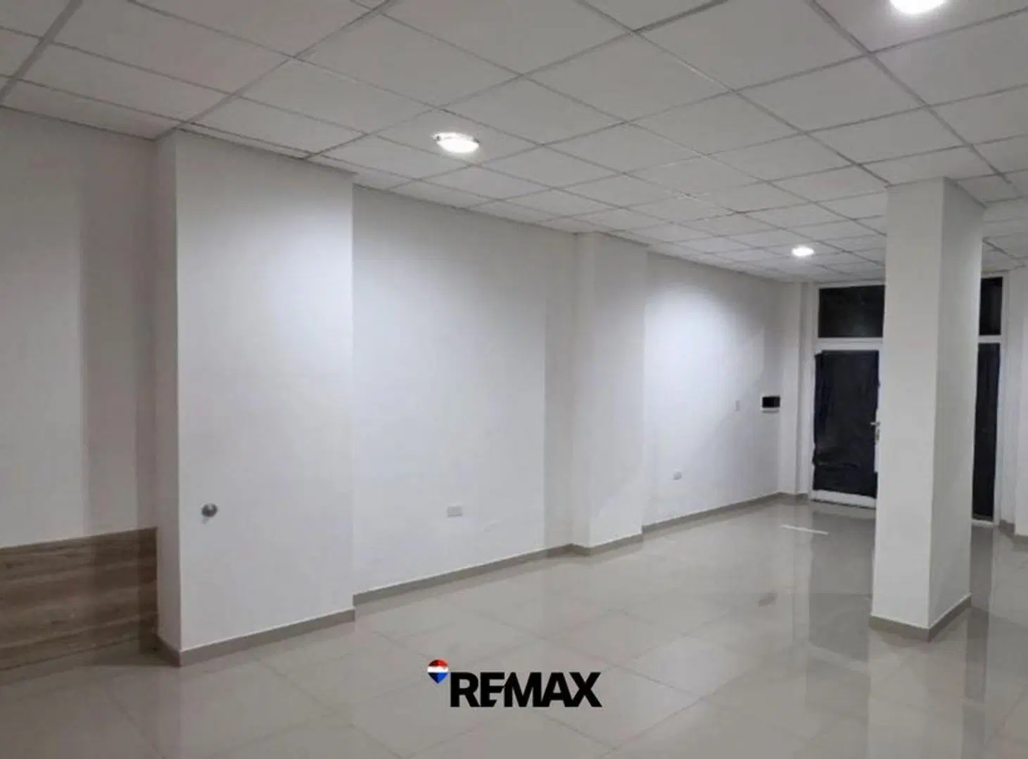 ALQUILER DE LOCAL COMERCIAL + COCHERA TERRADA 132 3