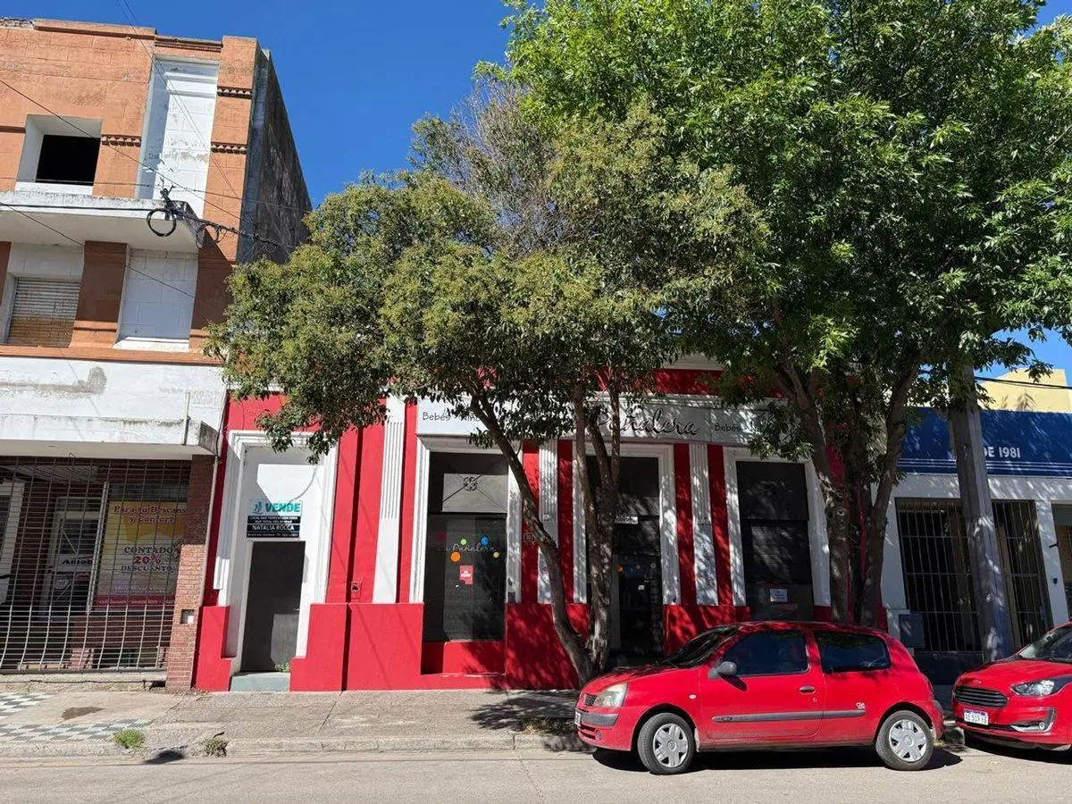 Local en pleno centro con amplio lote + proyecto 1