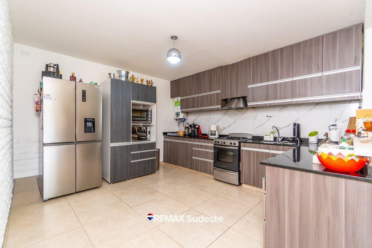 Foto de VENTA CASA 2 DORM. y PILETA TTE. FARIAS 1600, imagen 3
