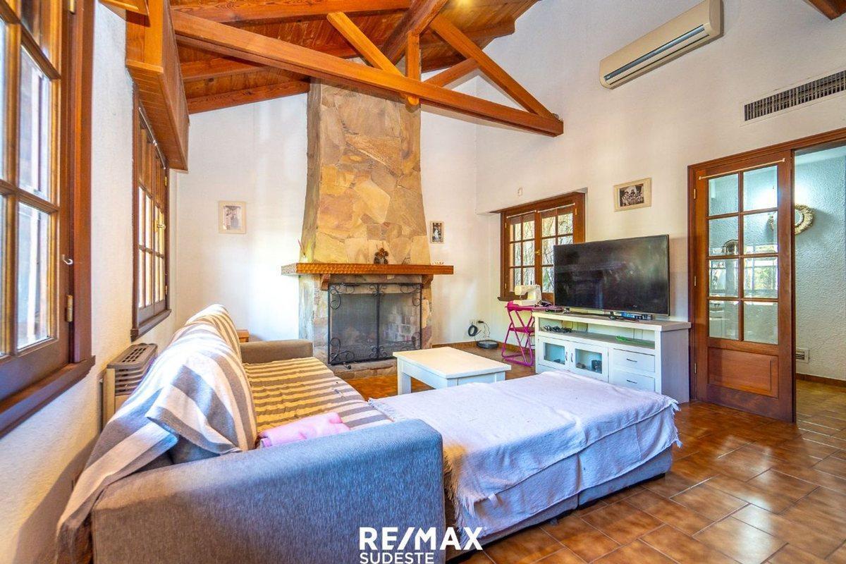 Foto de VENTA CASA 4 DORMITORIOS QUINCHO PILETA CENTRO, imagen 2