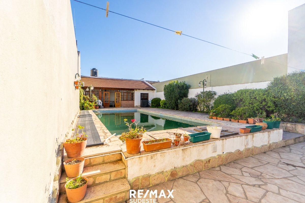Foto de VENTA CASA 4 DORMITORIOS QUINCHO PILETA CENTRO, imagen 5