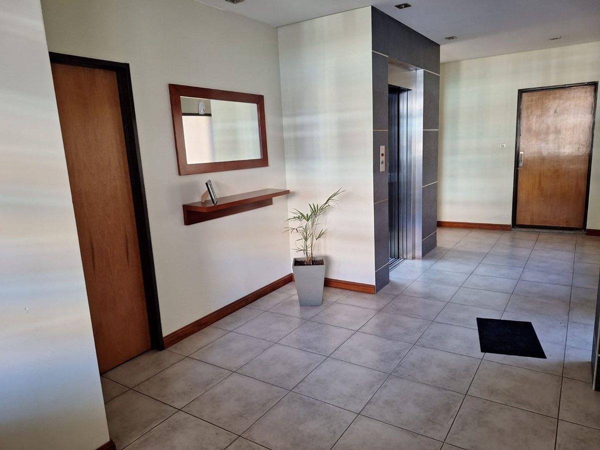 Foto de VENTA SEMIPISO 2 DORMITORIOS CENTRICO C/COCHERA, imagen 2