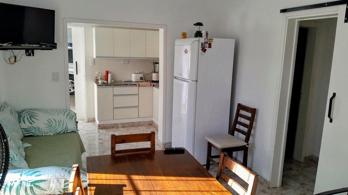 Foto de VENTA CASA MAS 4 DEPARTAMENTOS EN MONTE HERMOSO, imagen 2