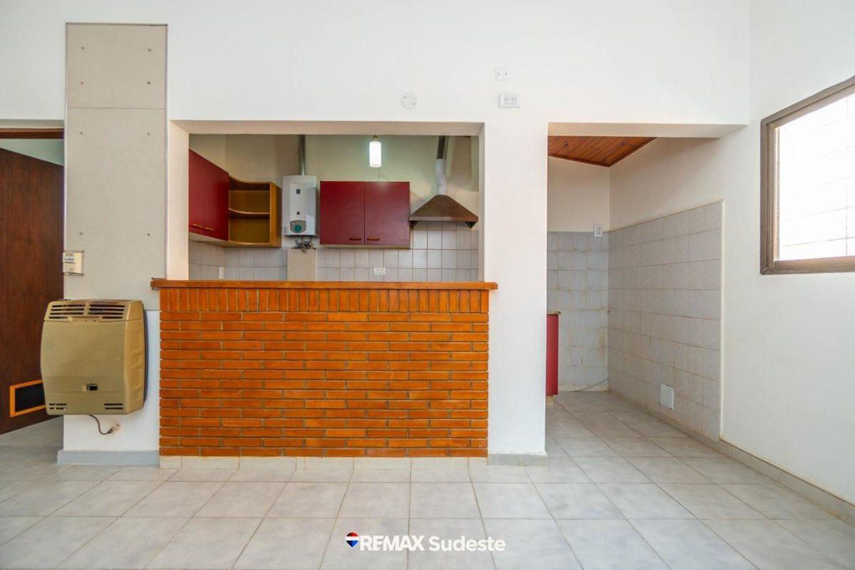 Foto de CASA EN VENTA 3 DORMITORIOS RECICLADA A NUEVA, imagen 2