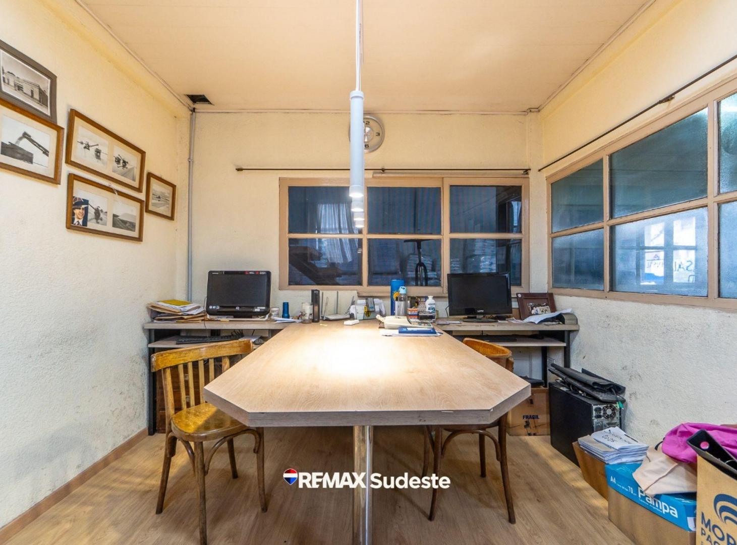 Foto de Importante deposito comercial ubicado Santa Fe 452, imagen 3