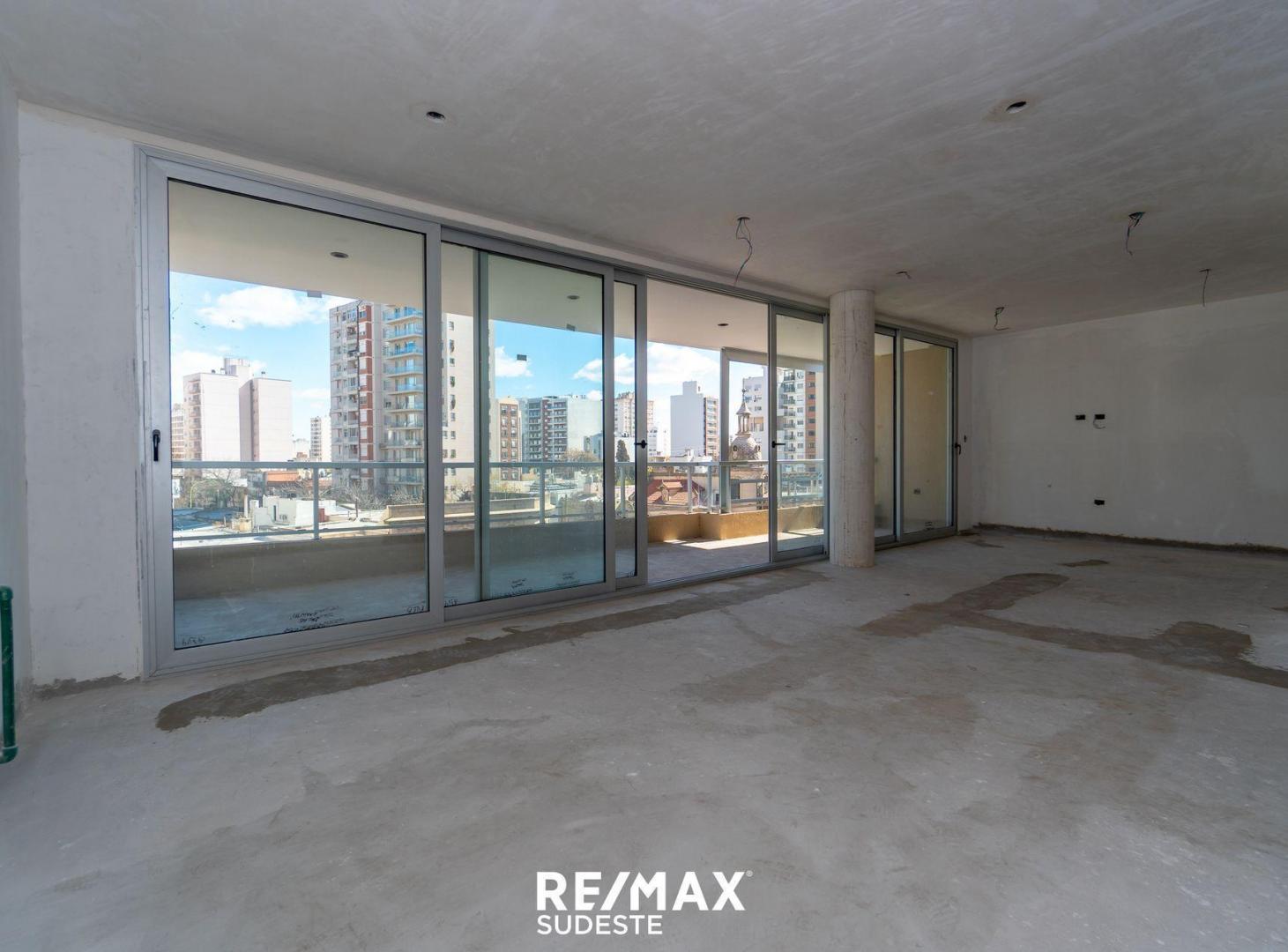Foto de VENTA PISO 4 AMBIENTES C/ 2 COCHERAS SOBRE AV ALEM, imagen 1
