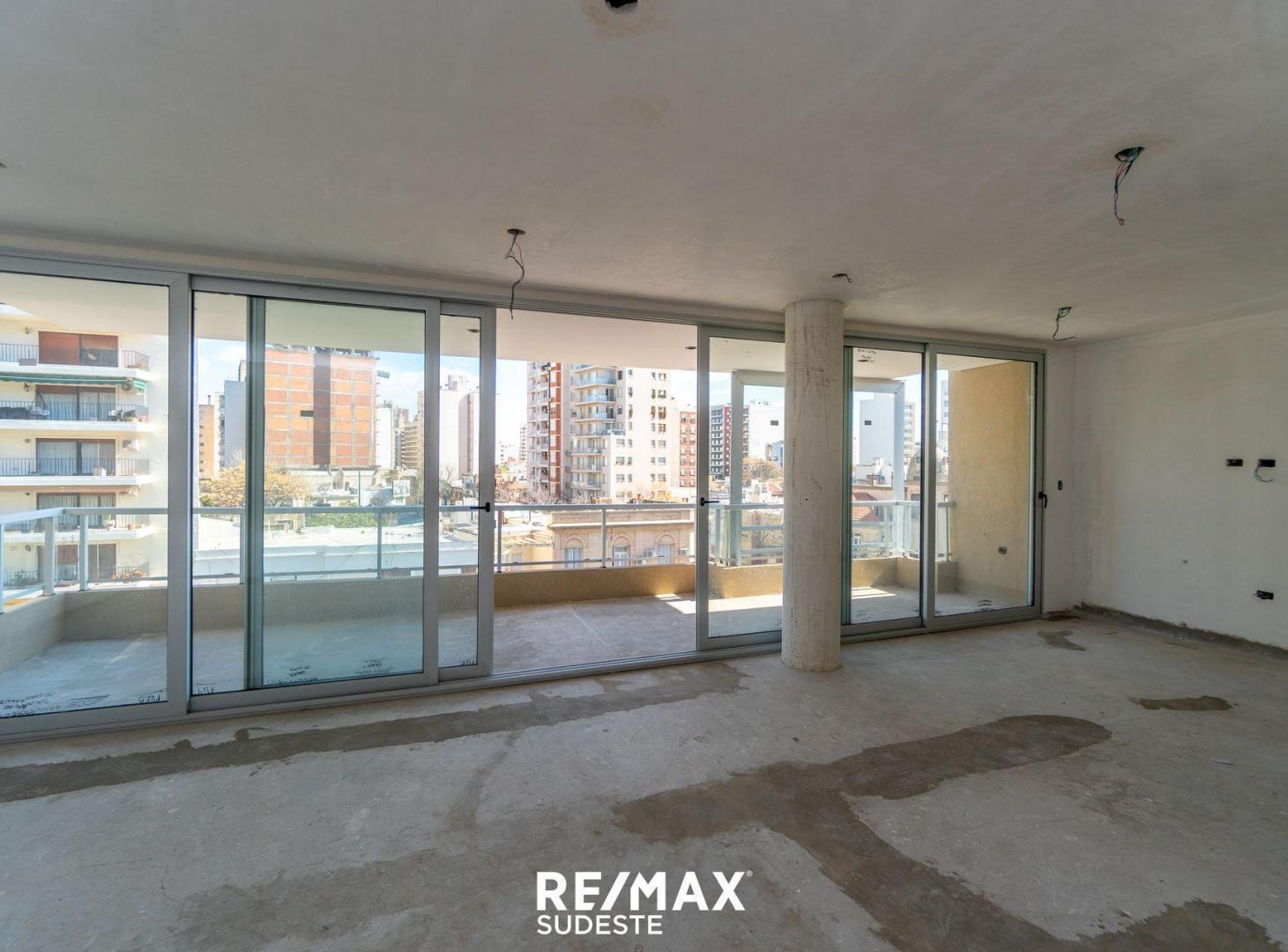 Foto de VENTA PISO 4 AMBIENTES C/ 2 COCHERAS SOBRE AV ALEM, imagen 3