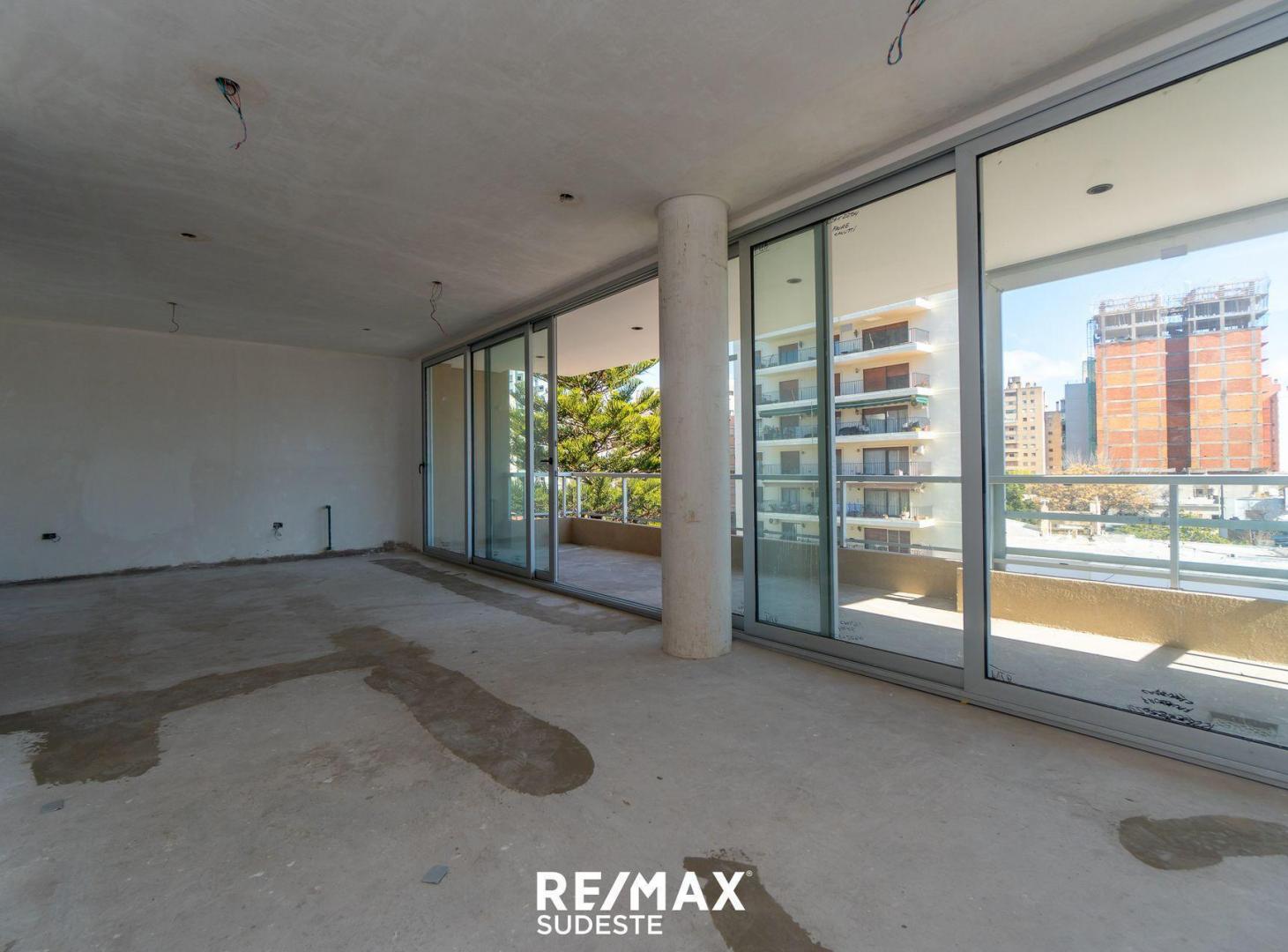 Foto de VENTA PISO 4 AMBIENTES C/ 2 COCHERAS SOBRE AV ALEM, imagen 4