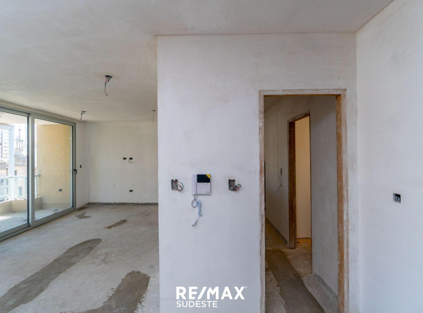 Foto de VENTA PISO 4 AMBIENTES C/ 2 COCHERAS SOBRE AV ALEM, imagen 4