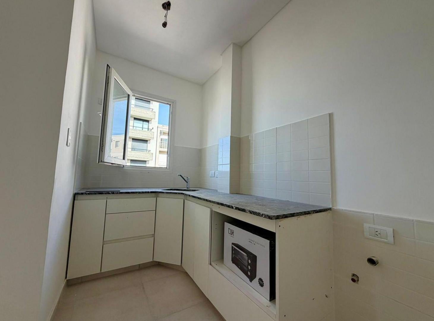 Foto de VENTA FUNCIONAL EN CASTELLI 165, A ESTRENAR, imagen 4