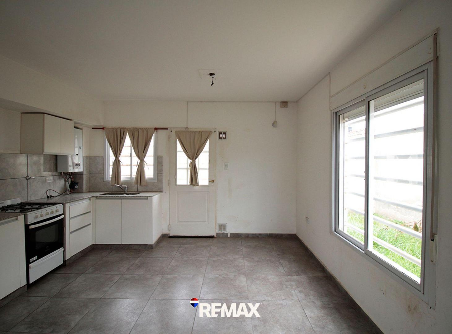 Foto de DÚPLEX 3 AMBIENTES EN VENTA /COCHERA/ PATIO, imagen 2