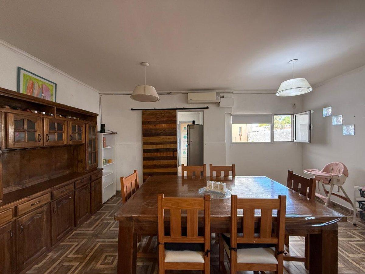 Foto de En venta 4 dormitorios, pileta y quincho en White, imagen 1