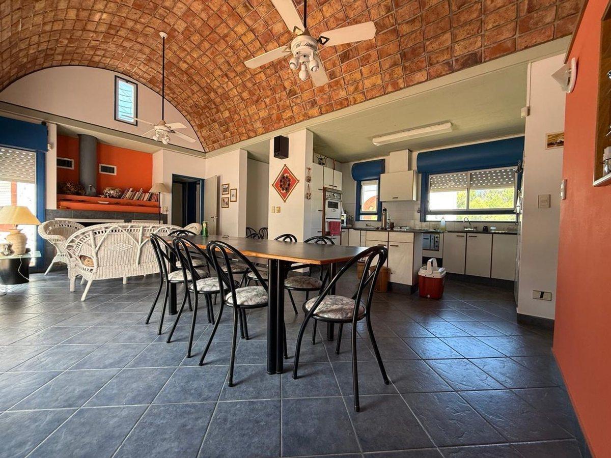 Foto de VENTA IMPECABLE CASA PEHUEN CO SOBRE COSTA 3 DORMI, imagen 3