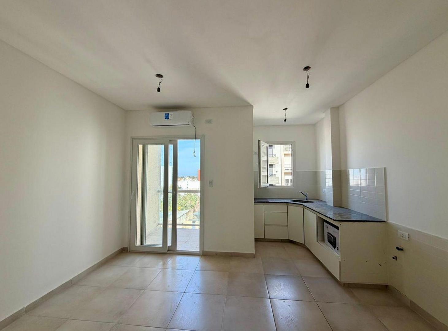 Foto de VENTA FUNCIONAL EN CASTELLI 165, A ESTRENAR, imagen 1