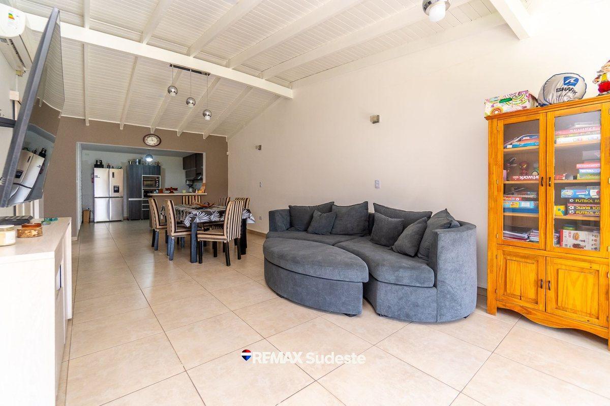 Foto de VENTA CASA 2 DORM. y PILETA TTE. FARIAS 1600, imagen 2