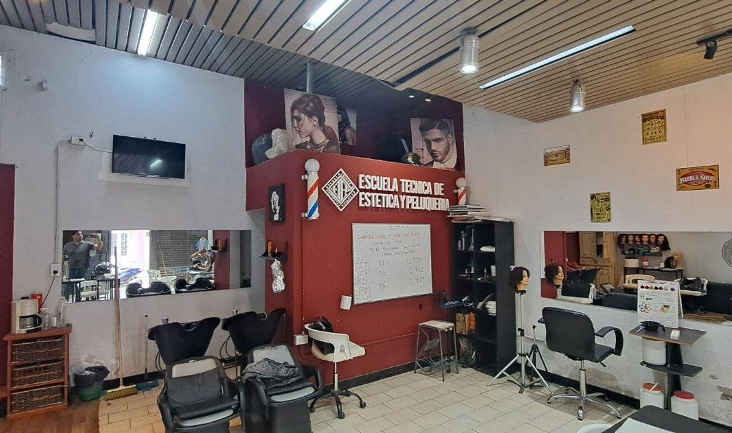 Foto de VENTA LOCAL MAS DEPTO DOS DORMITORIOS CENTRO, imagen 4