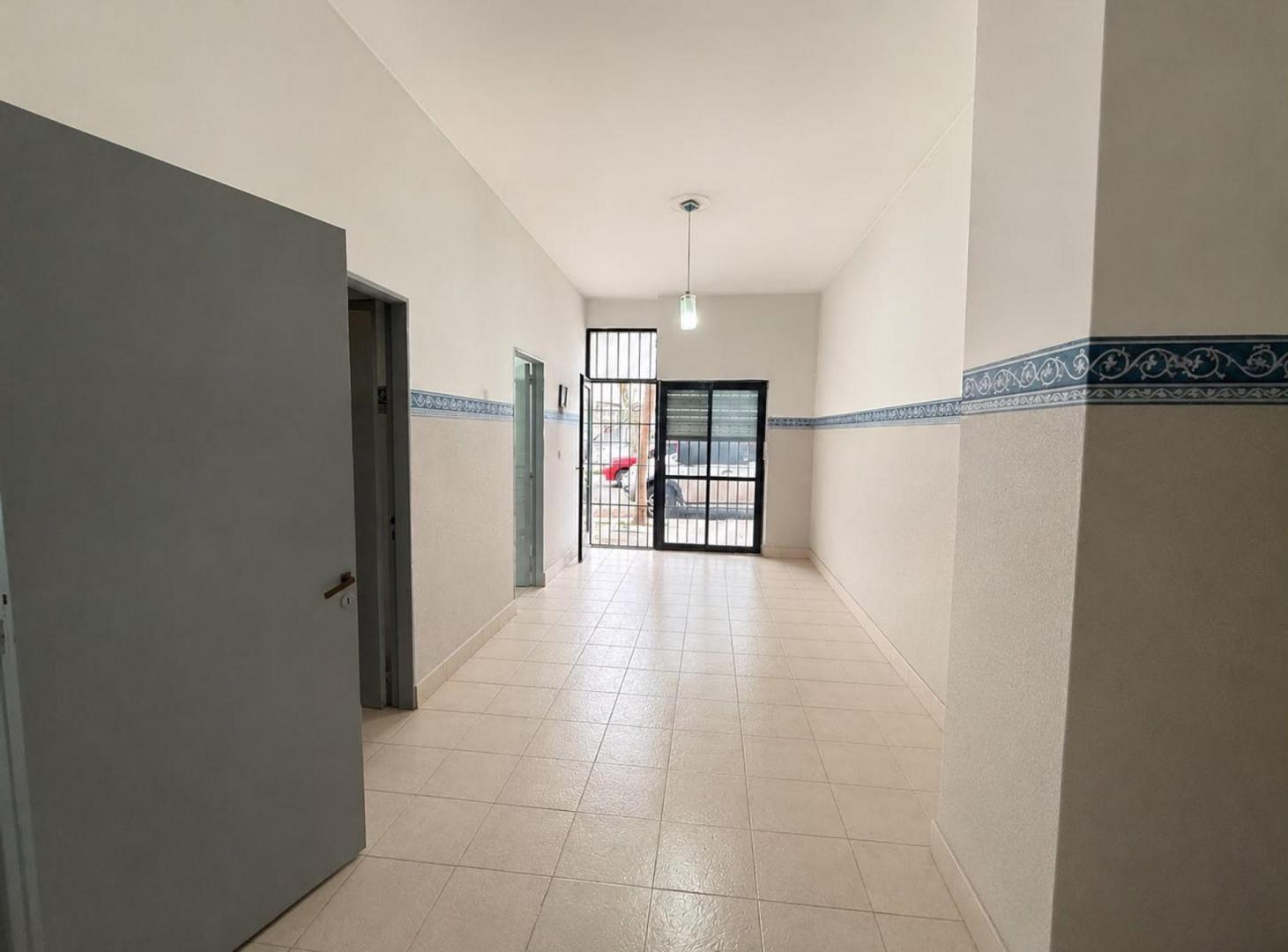 Foto de LOCAL EN VENTA GENERAL PAZ 76, imagen 3