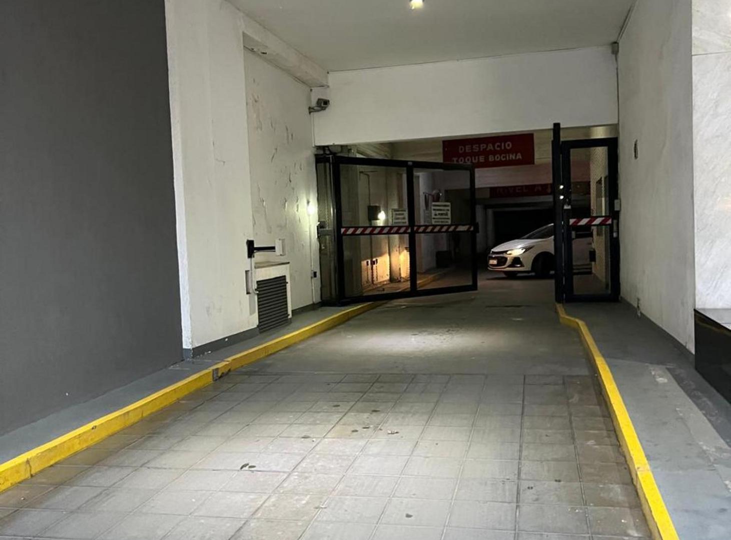 Foto de VENTA COCHERA PLENO CENTRO, imagen 3
