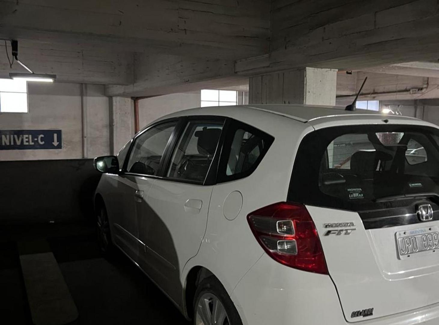 Foto de VENTA COCHERA PLENO CENTRO, imagen 4