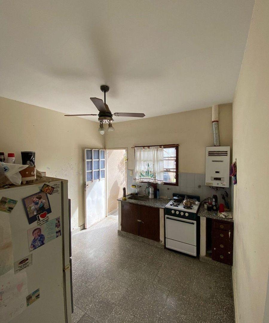 Foto de CASA 3 DORMITORIOS EN BARRIO LOS ALMENDROS, imagen 3