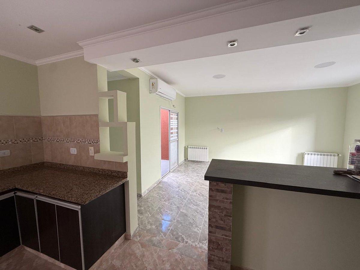 Foto de HERMOSA CASA EN BA. NORTE APTA CREDITO, imagen 2
