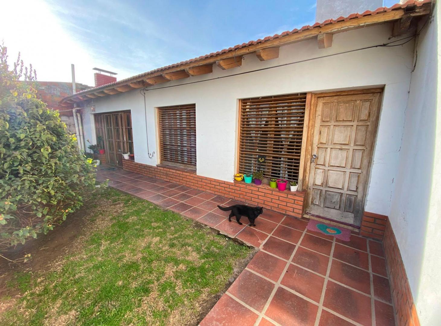 Foto de CASA EN VENTA - 3 dorm - Garage - Patio - Quincho, imagen 3