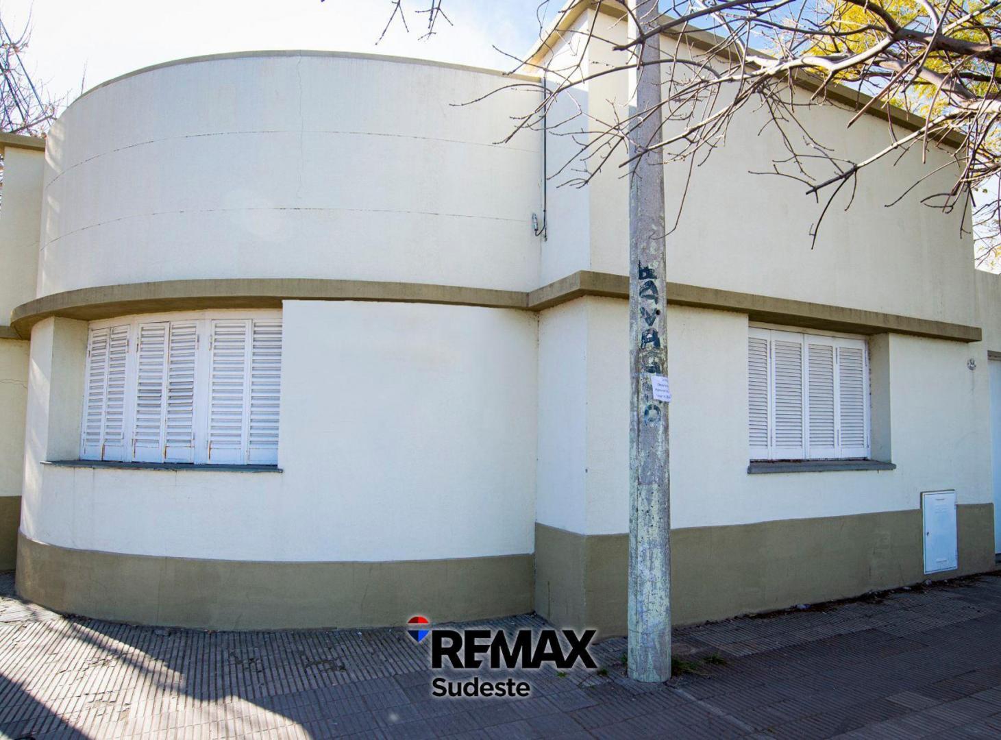 Casa 2 Dormitorios con cochera en Punta Alta