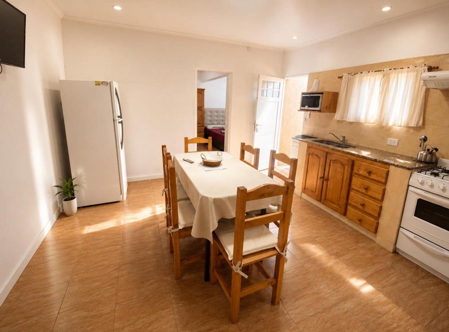 Foto de VENTA CASA MAS 4 DEPARTAMENTOS EN MONTE HERMOSO, imagen 2