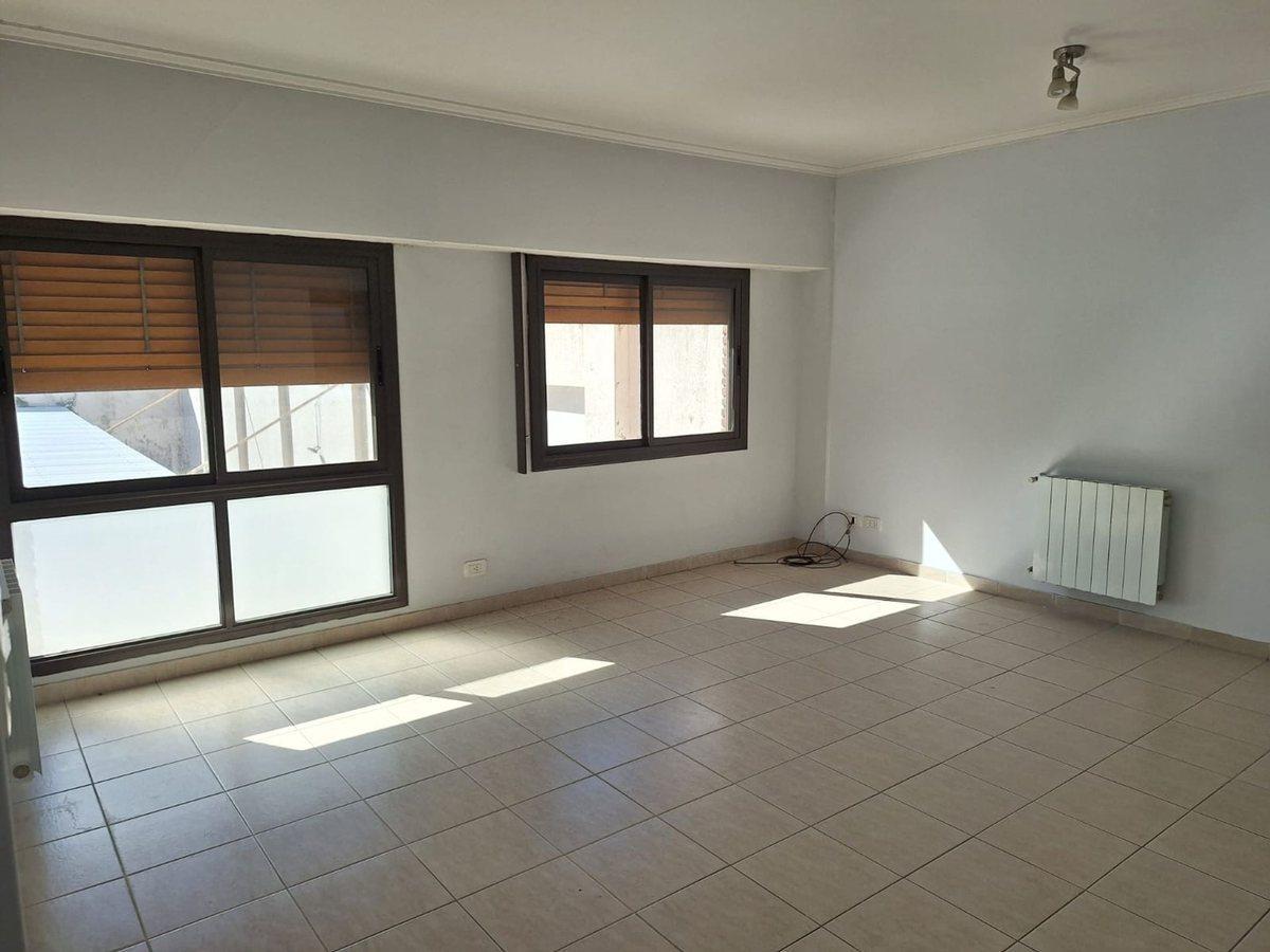 Foto de VENTA SEMIPISO 2 DORMITORIOS CENTRICO C/COCHERA, imagen 5
