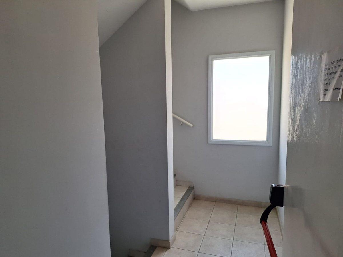 Foto de VENTA SEMIPISO 2 DORMITORIOS CENTRICO C/COCHERA, imagen 2