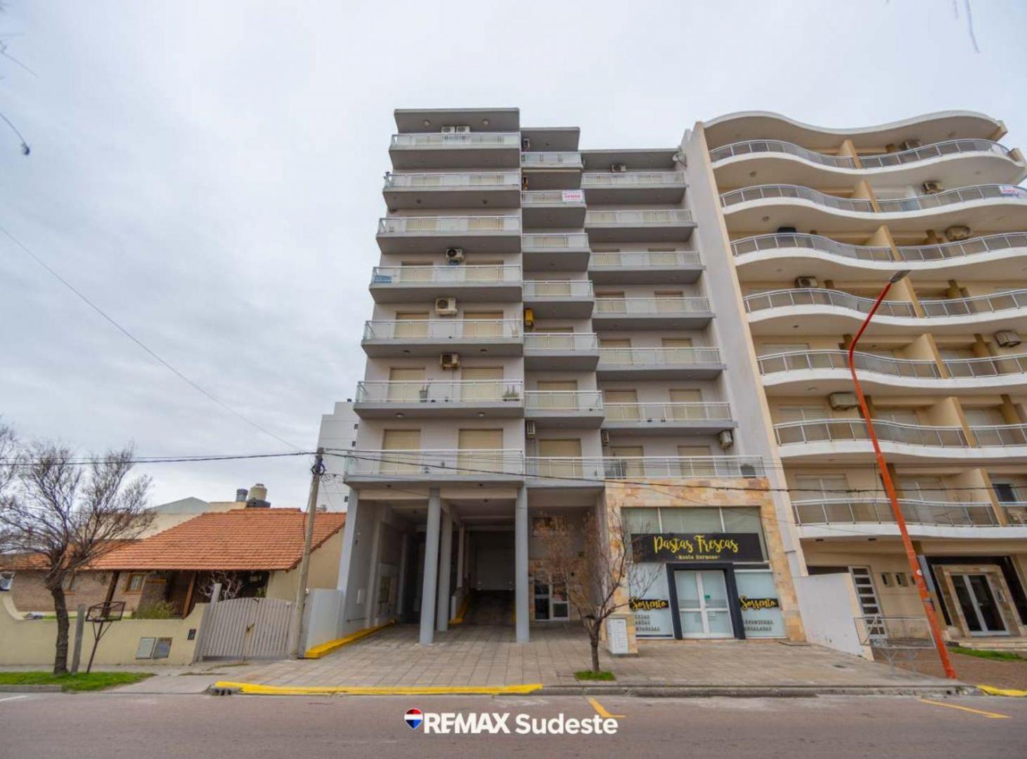 Foto de VENTA DEPTO 2 AMB VISTA AL MAR COCHE MONTE HERMOSO, imagen 4