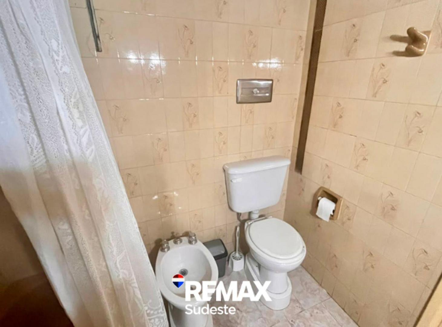 Foto de SE VENDE CASA + LOCAL+ GARAGE 2 AUTOS+QUINCHO, imagen 4