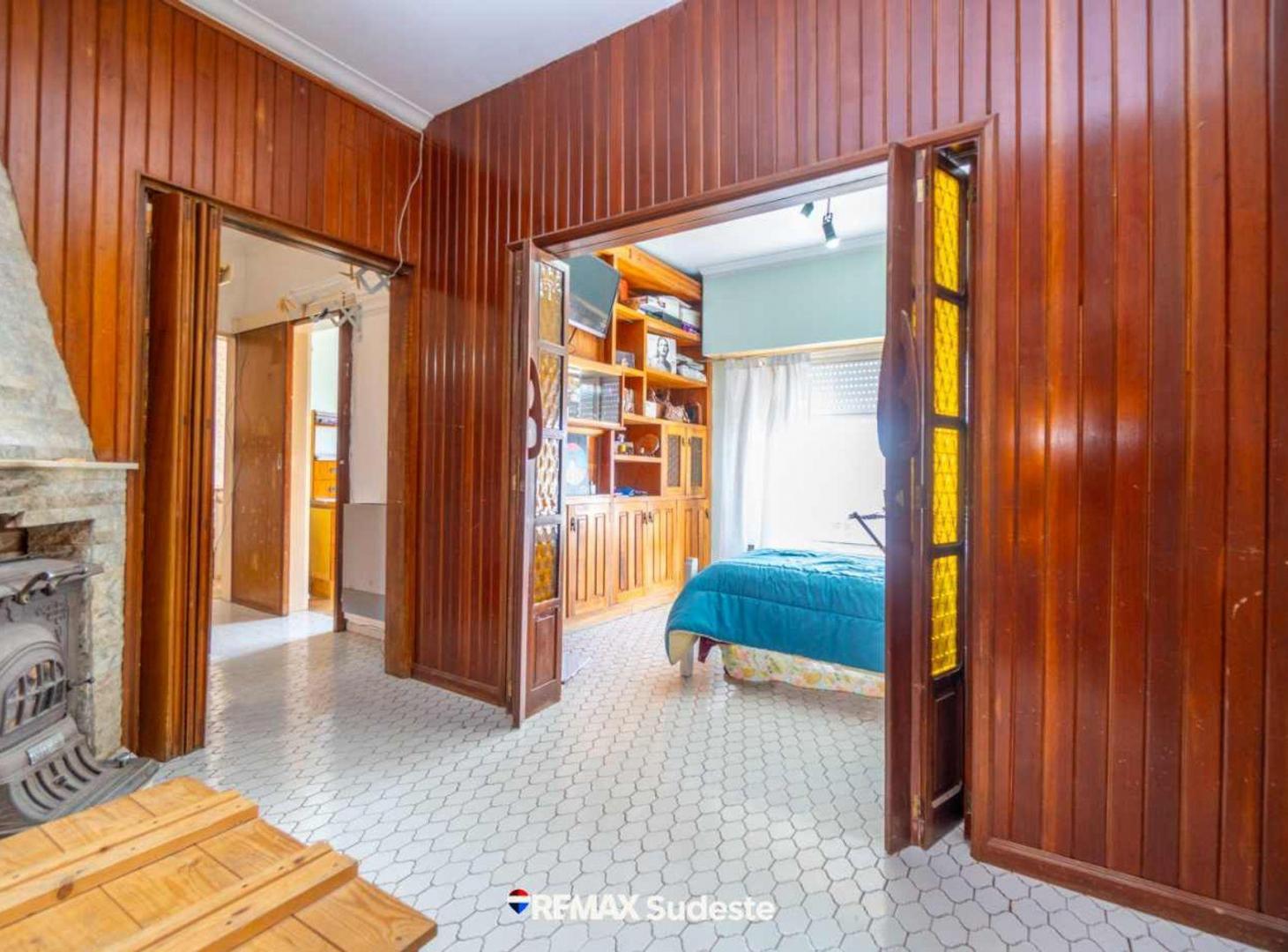Foto de CASA + LOCAL EN VENTA – CASEROS 1400 | VILLA MITRE, imagen 2