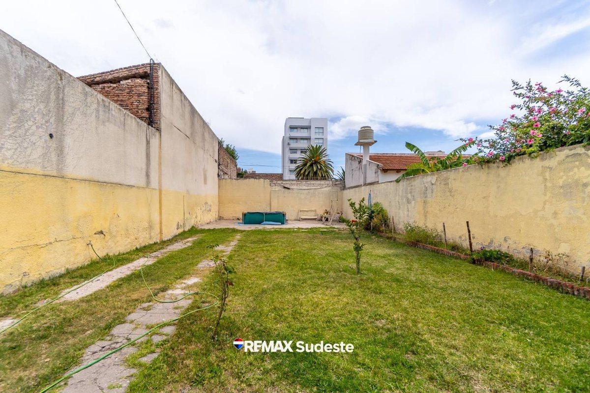 Foto de VENTA CASA TRADICIONAL EN EL CENTRO AMPLIO LOTE, imagen 2