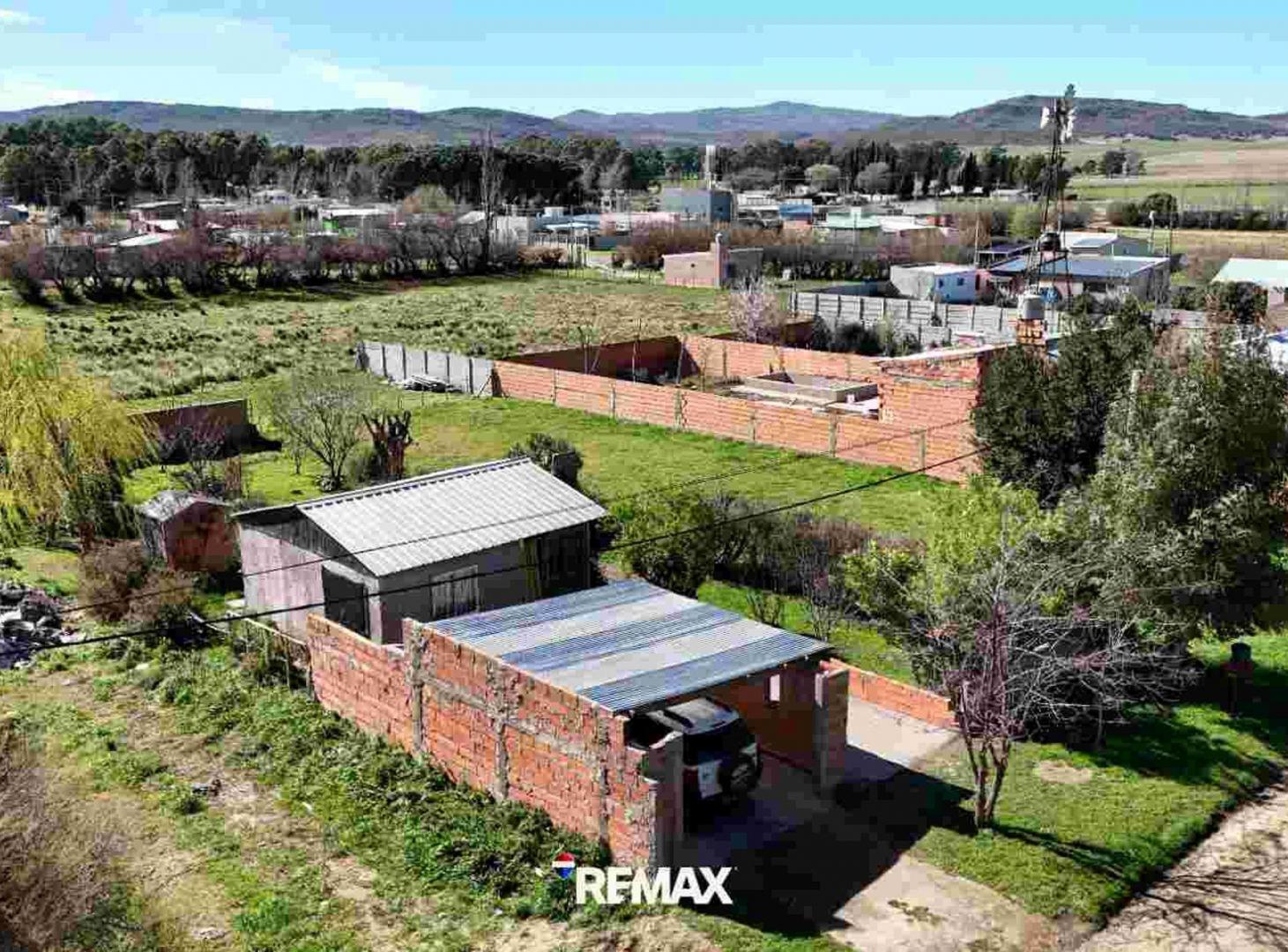 Lote en Saldungaray con casa a refaccionar