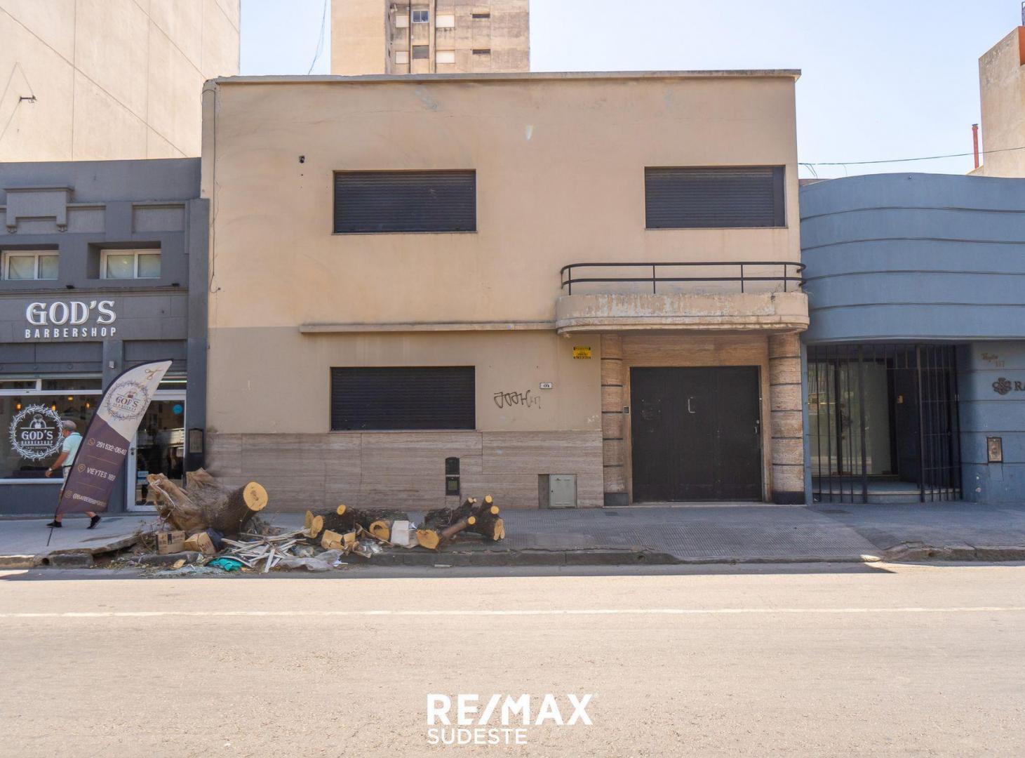 Foto de Casa de 3 dormitorios con jardín, garage y terraza, imagen 1